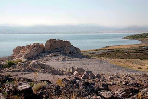 Estas roca han emergido del Burdur, tras secarse, cerca del pueblo de Karakent. Informe &#8220;No Lake, No Burdur&#8221;. Do&#287;a Derne&#287;i (BirdLife Turquía)