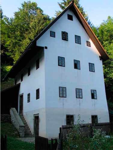 Típica casa de mineros del mercurio en Idria, Eslovenia © Idrija Municipal Museumn  Anton Zelenc/UNESCO