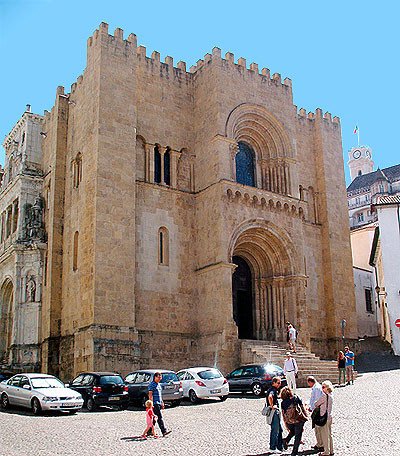 Fachada central de la Catedral Vieja de Coimbra. Foto Ana Álvarez. Guiarte Copyright.
