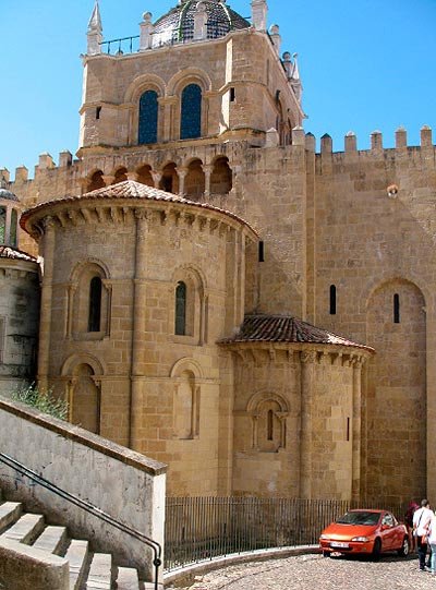 Vista posterior de la Catedral Vieja de Coimbra. Foto Ana Álvarez. Guiarte Copyright.