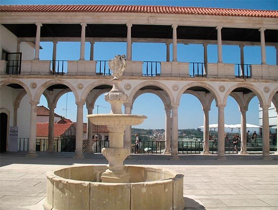 El patio del Museu Nacional Machado de Castro, con sus vistas de la ciudad. Foto Ana Álvarez. Guiarte Copyright.