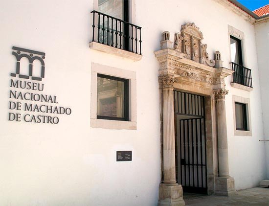 El pórtico renacentista que da paso al Museu. Foto Ana Álvarez. Guiarte Copyright.