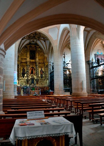 Interior de la iglesia de Santa María. Guiarte.com/Jose Holguera/http://www.grabadoyestampa.com