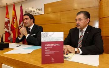 Presentación de un nuevo libro de Ricardo Magaz, en el club de Prensa de Diario de León
