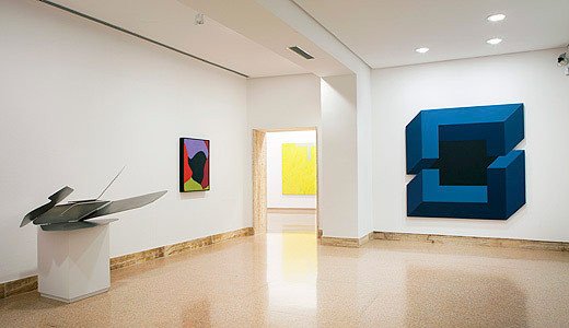 Obras de Pablo Palazuelo, Equipo 57, Jordi Teixidor y José María Yturralde en los espacios del Museu Fundación Juan March. Foto Xisco Bonnín.