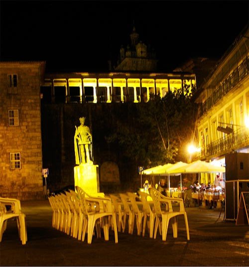 Plaza Don Duarte, ya en horas avanzadas, Al fondo el balcón de los canónigos y la catedral. Guiarte.com