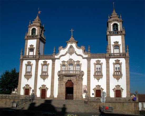 La monumental portada de la iglesia de la Misericordia, en Viseo. Guiarte.com