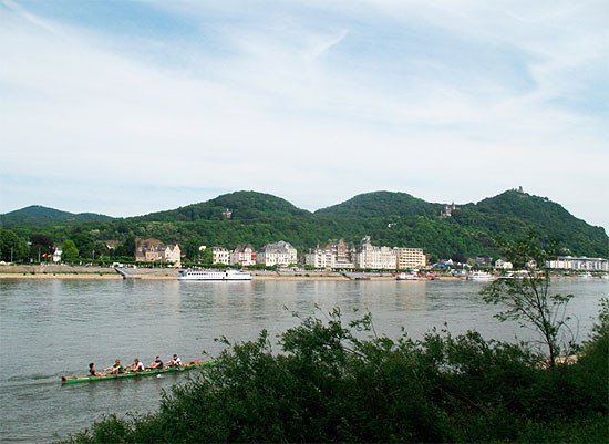 Bonn tiene al otro lado del río el macizo de las Siete Montañas: Siebengebirge