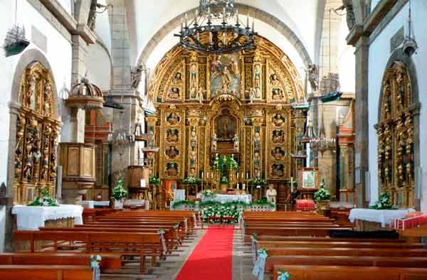 Interior del famoso santuario de Virgen de la Barca, en Muxía, La Coruña, calcinado esta Navidad. Guiarte.com