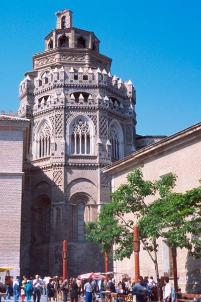 La catedral de Zaragoza, muestra una sorprendente mezcla de estilos. Imagen de guiarte.com