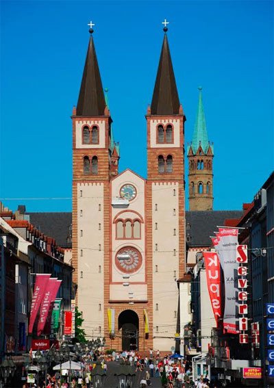 La elevada portada de la catedral de San Kilian, uno de los grandes templos románicos alemanes, en Wurzburgo. Imagen Bayern Tourismus Marketing GmbH