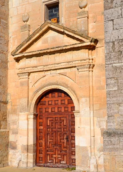 Portada neoclásica de la iglesia de Las Quintanillas, Burgos, Imagen de José Holguera (www.grabadoyestampa.com) para guiarte.com