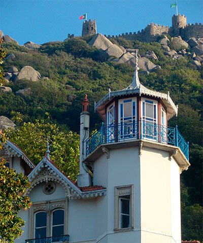 Castelo dos Mouros visto desde el casco urbano de Sintra. Foto Guiarte.com Copyright.