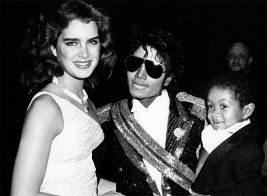 Michael Jackson y Brooke Shields captados por el objetivo de Galella.