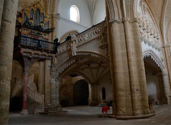  Támara: Interior de San Hipolito, con su sorprendemte órgano. Imagen de José Holguera (www.grabadoyestampa.com) / Guiarte.com