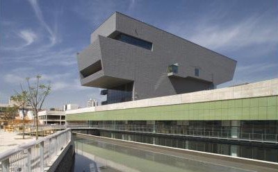 El edificio Disseny Hub Barcelona es obra del estudio MBM Arquitectes. Foto http://www.museudeldisseny.cat/