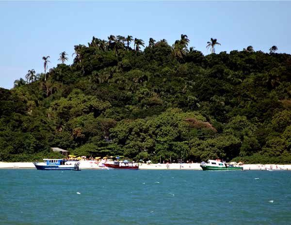 La pequeña playa de la isla de Campeche. Imagen de guiarte.com