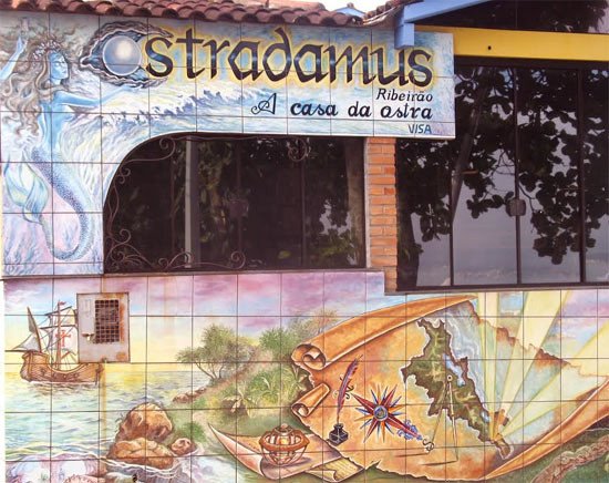 Los restaurantes locales anuncian la especialidad en ostras.Imagen Tomás Alvarez. Guiarte.com