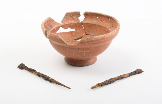 Estiletes y copa cerámica, Mérida, s.II d.C. Consorcio de Ciudad Monumen.