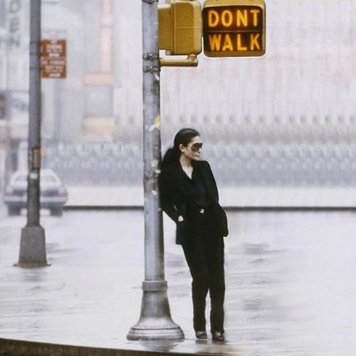 Yoko Ono Walking On Thin Ice, vídeo, 1981 Fotograma de vídeo © Yoko Ono