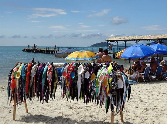 Embarcadero. Playa en Canasvieiras (Isla de Santa Catarina, Brasil). Imagen de Guiarte.com.