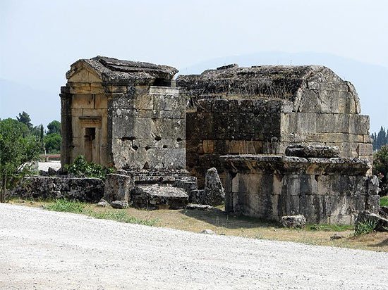 Las necrópolis de Hierápolis son las más importantes de la península de Anatolia.  Imagen de Guiarte.com/Miguel Angel Alvarez