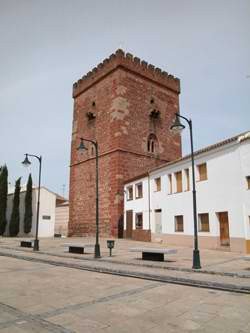 El torreón apunta a la larga historia de Alcázar de San Juan. Imagen de guiarte.com, Copyright