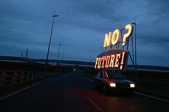 NO FUTURE (2006). Jordi Colomer