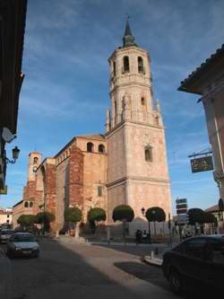 la formidable iglesia de La Solana. Imagen de guiarte.com. Copyright
