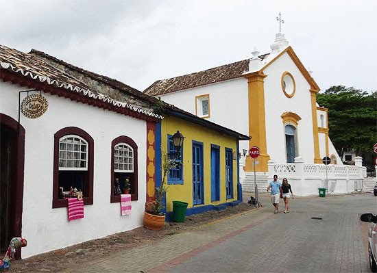 Santo Antônio de Lisboa (Isla de Santa Catarina), conserva una iglesia colonial y un caserío con resabios azorianos. Imagen de Guiarte.com