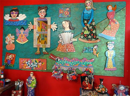 Elementos coloristas de la artesanía local en Santo Antônio de Lisboa (Isla de Santa Catarina). Imagen de Guiarte.com