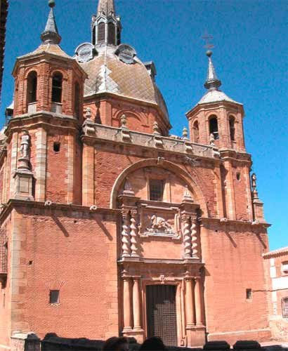 La iglesia del Santísimo Cristo del Valle, con su portada de Santiago Matamoros. Guiarte.com