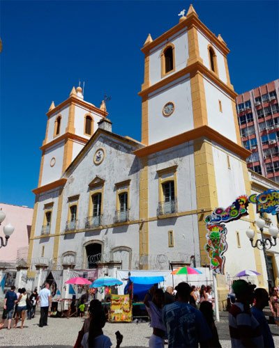 Iglesia de San Francisco, en Florianópolis, Isla de Santa Catarina, Brasil. Imagen de Guiarte.com