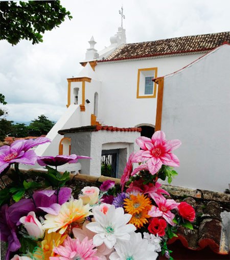 Templo colonial de Santo Antonio de Lisboa, en las cercanías de Florianópolis, Brasil. Imagen de Guiarte.com