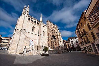 Fachada de la iglesia de Santa María la Real. Aranda de Duero.