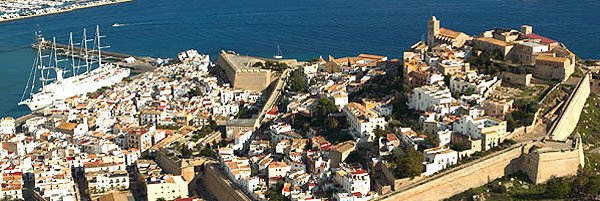 La fortaleza de Dalt Vila. Foto Turismo de Ibiza.