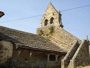 La iglesia es de un bello románico rural, muy propio de buena parte de la diócesis de Astorga. La piedra es magnífica. guiarte.com. Copyright