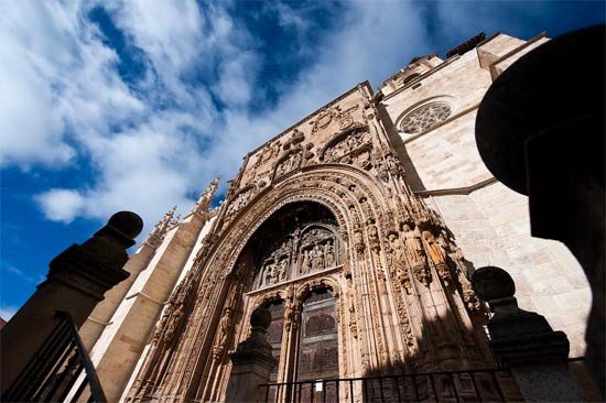 La espectacular fachada de la iglesia de Santa María la Real, en Aranda de Duero.