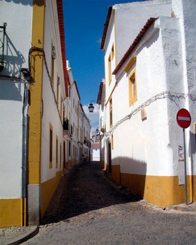 Las calles de Évora están llenas de encanto, Imagen de Tomás Álvarez/Guiarte.com.