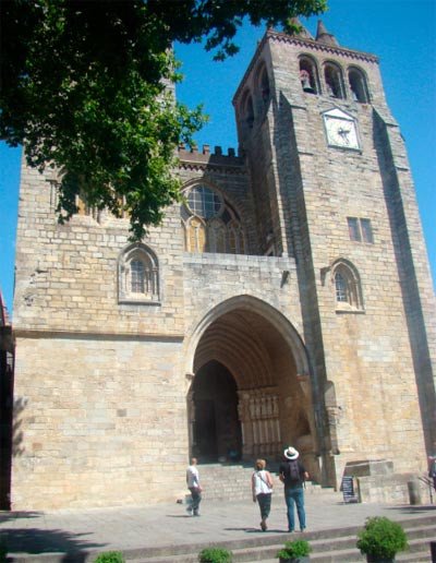 Catedral de Évora, portada. Imagen de Tomás Alvarez/Guiarte.com