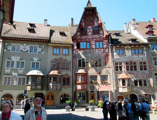Magníficos edificios históricos en la Rathausplatz, Steim am Rhein. Imagen de Guiarte.com