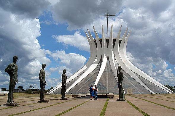 La Catedral Metropolitana Nossa Senhora Aparecida, obra magnífica de Niemeyer. Foto Guiarte.com