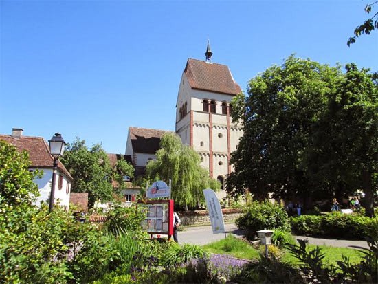 La iglesia abacial de Mittelzell, originaria del siglo IX, en Reichenau. Imagen de guiarte.com
