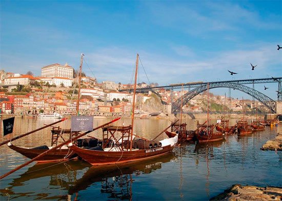 Oporto, Portugal, lugar destacado del inicio de peregrinaciones del Camino Portugués, Imagen de la Cámara Municipal de Oporto.