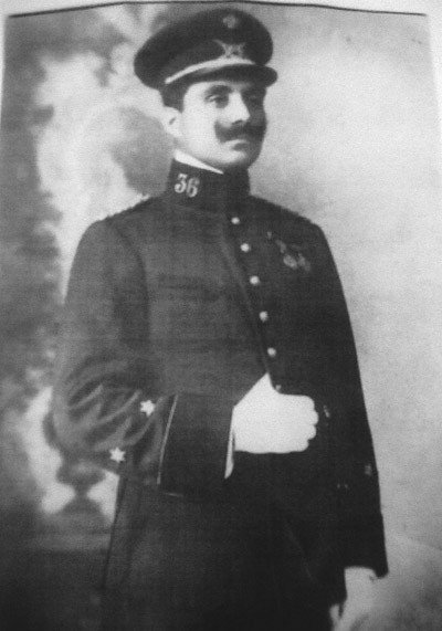Cayetano Bardón. Originario de Quintana del Castillo y autor de los primeros cuentos en leonés.