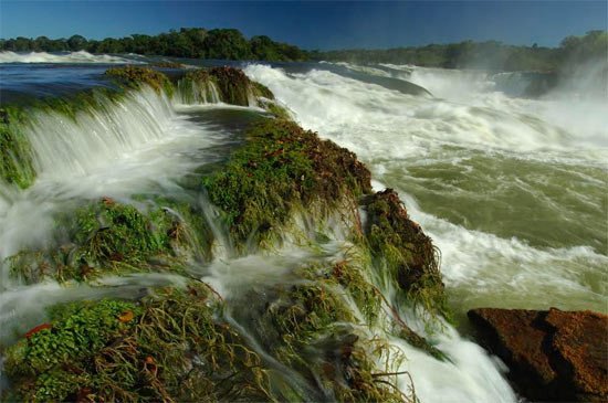 Cascada Salto Augusto Baixo, en el río Juruena, espacio amenazado por dos enormes centrales hidroeléctricas. Zig Koch / WWF