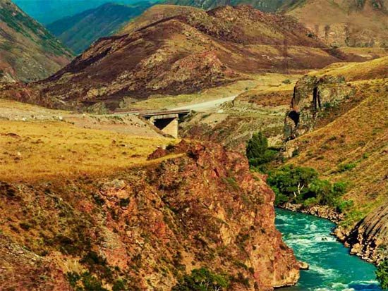 Río Chu (Kirguistán). Rutas de la Seda: Red del corredor Tian-Shan © Grupo Arqueológico de Investigación Científica/UNESCO
