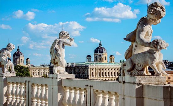 Vista de los museos Kunsthistorische y Naturhistorische, desde el Burgtheater. © WienTourismus/Christian Stemper
