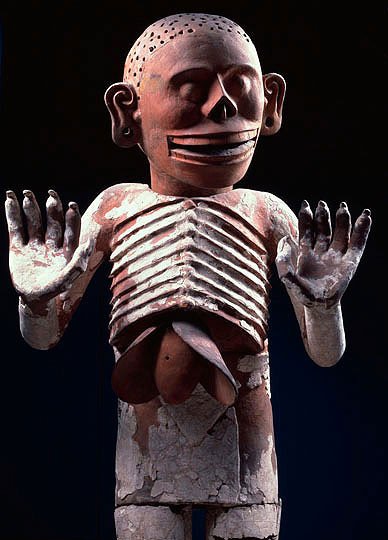 Aztecs presenta piezas emblemáticas, entre ellas la escultura de Mictlantecuhtli, deidad de la muerte y del inframundo. Mauricio Marat / INAH
