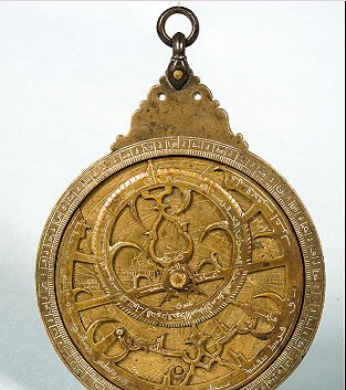 Astrolabio planisférico del siglo XIV, Museo de Batha. Fez. Fundación Nacional de los Museos Marroquíes. 